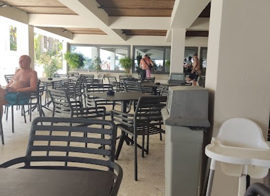 cyprus/nissi-beach/bar/vasos-adamos-ioannou-pizza