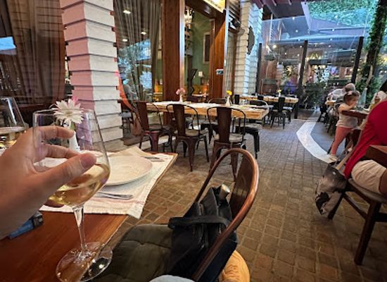albania/tirana/skanderbeg-square/bar/shendevere-wine-bar-by-cobo