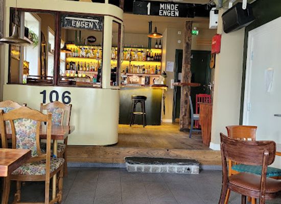 norway/bergen/nygardshoyden/bar/trikken-106-kafe-bar