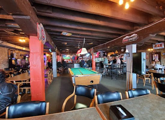 iowa/driftless-area/bar/the-big-house-eating-drinking-emporium