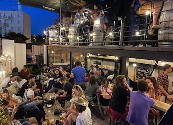 france/marseille-calanques/bar/connolly-s-corner