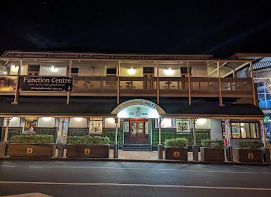 australia/central-queensland/bar/pineapple-hotel