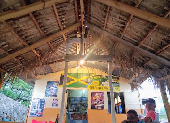 jamaica/treasure-beach/bar/lobster-pot-restuarant