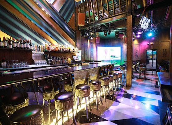 missouri/st-louis/the-loop/bar/the-w-karaoke-lounge