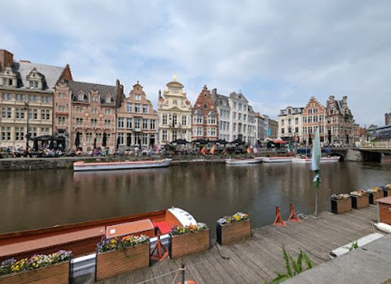 belgium/ghent/graslei-and-korenlei/bar/poppi-coffee-wine-bar-we-proudly-serve-starbucks