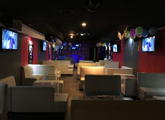 colombia/cali/granada/bar/aca-entre-nos-bar