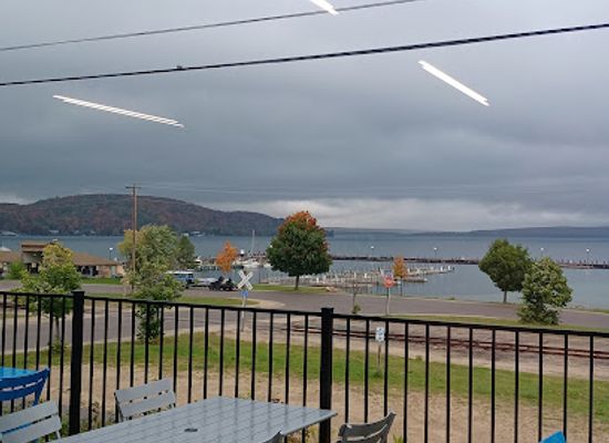 michigan/upper-peninsula/bar/border-grill