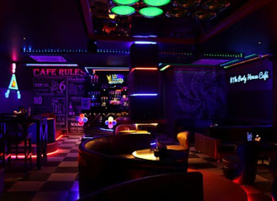 india/gujarat/bar/lil-heaven-the-party-house