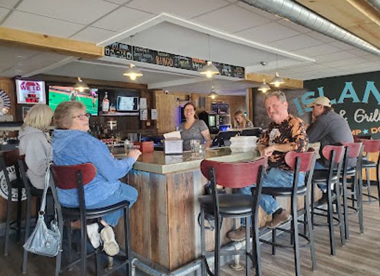 wisconsin/northern-highland/bar/island-bar-grill