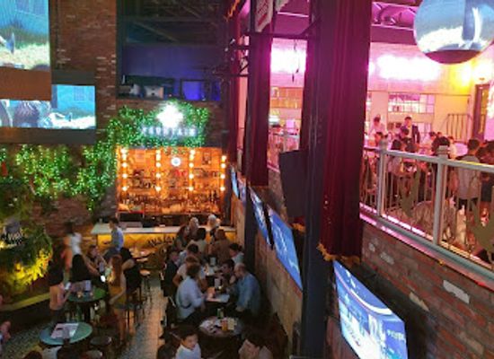 south-korea/seoul/itaewon/bar/fountain