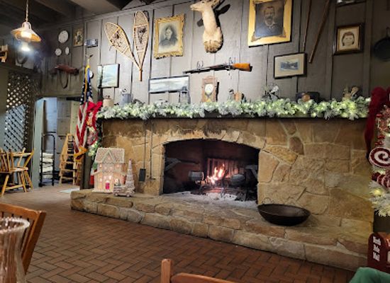illinois/illinois-river-valley/bar/cracker-barrel-old-country-store