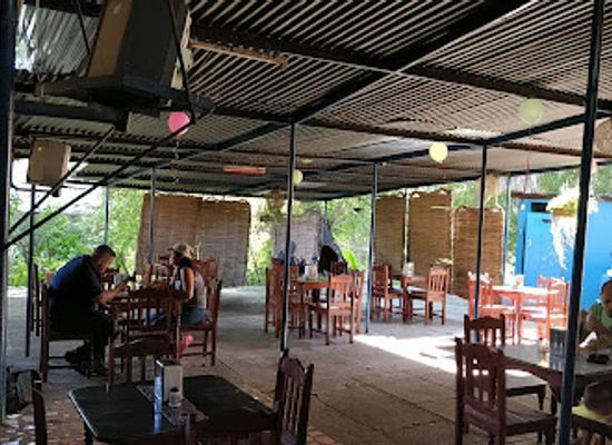 nicaragua/granada-plains/bar/la-frontera