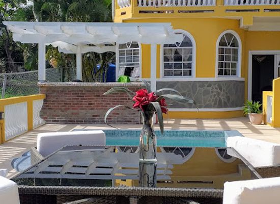 saint-lucia/laborie-quarter/bar/emirates