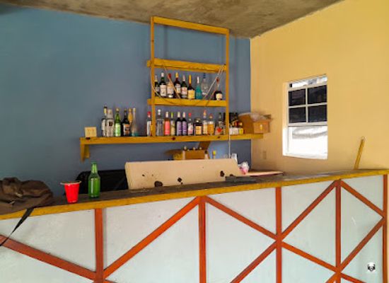 saint-kitts-and-nevis/cayon/bar/dee-dee-s-bar