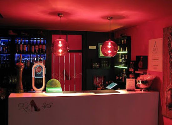 portugal/figueira-da-foz/bar/redshoes