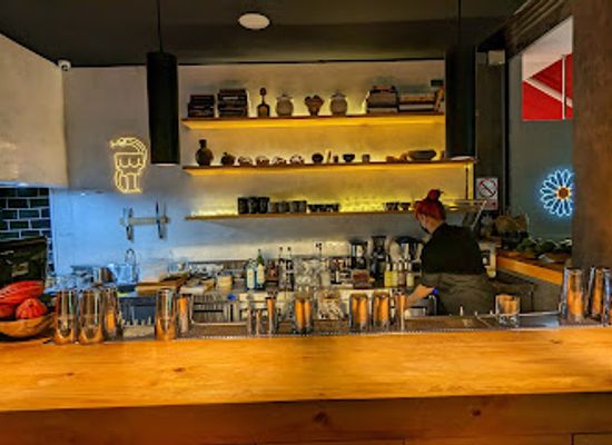 peru/andean-highlands/bar/lady-bee