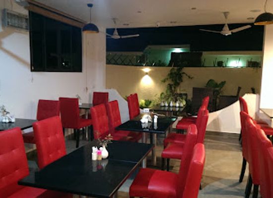 maldives/ukulhas/bar/paguro-cafe