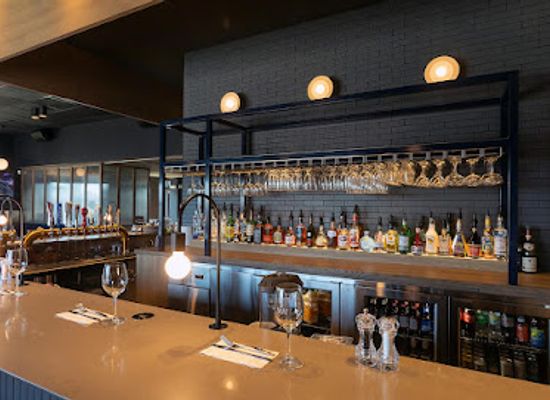 canada/gaspe-peninsula/bar/restaurant-et-bar-st-hubert