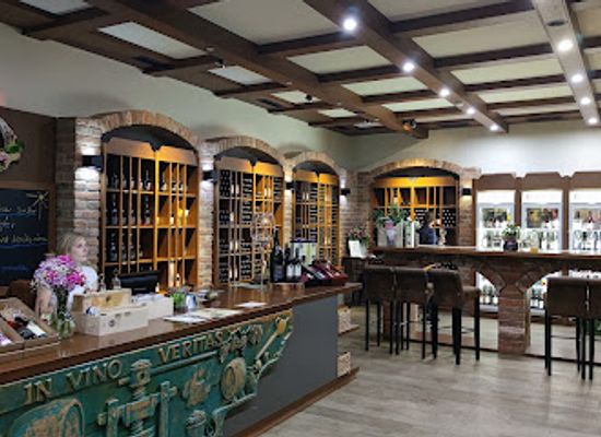 czechia/south-moravia/bar/vinoteka