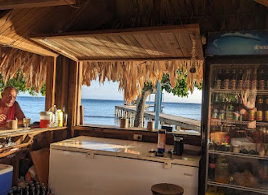 honduras/utila/bar/blue-bayou-beach-bar