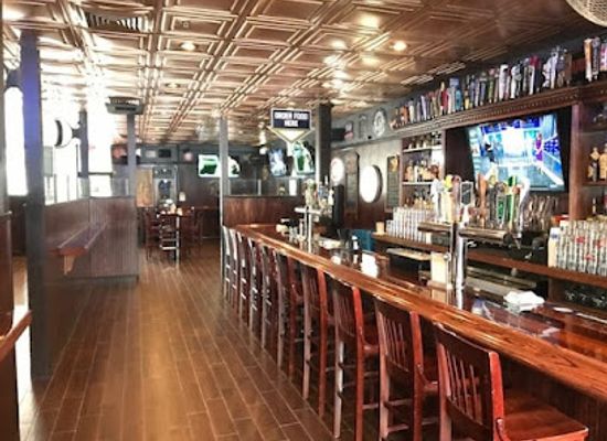 connecticut/tolland-county/bar/huskies-tavern