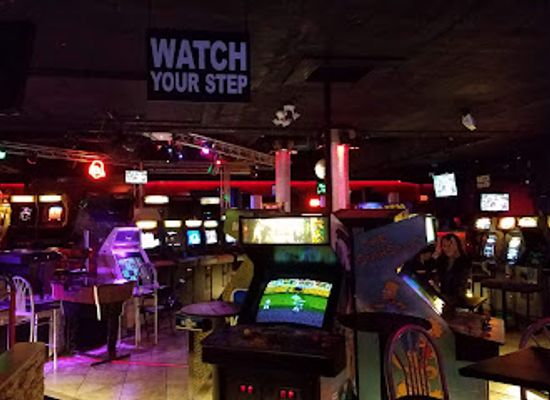rhode-island/yawgoo-valley-ski-area/bar/free-play-bar-arcade
