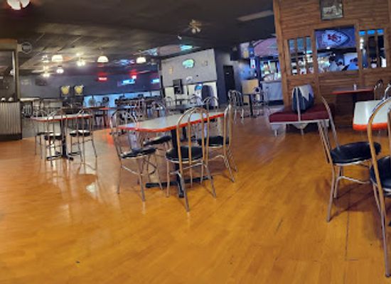 kansas/marais-des-cygnes/bar/lucy-s-bar-grill