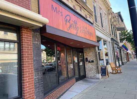 wisconsin/racine/bar/evelyn-s-club-main