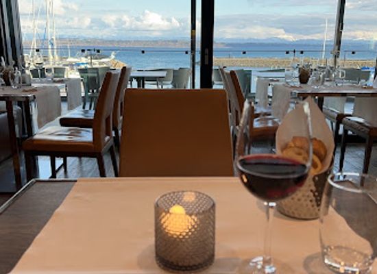 switzerland/neuchatel/bar/lake-side