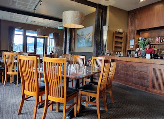 new-zealand/southland/bar/thar-and-feather