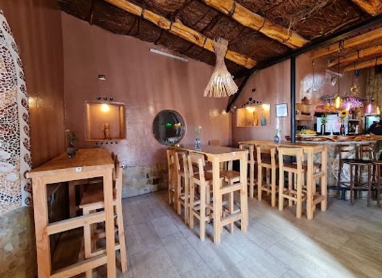 chile/san-pedro-de-atacama/bar/roots-cafe-pizza
