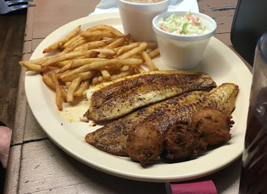 kentucky/land-between-the-lakes-national-recreation-area/bar/the-fishin-hole-restaurant