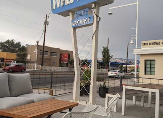 new-mexico/central-new-mexico/bar/momo-lounge