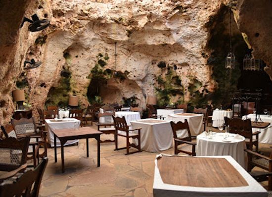 kenya/diani-beach/bar/ali-barbour-s-cave-restaurant