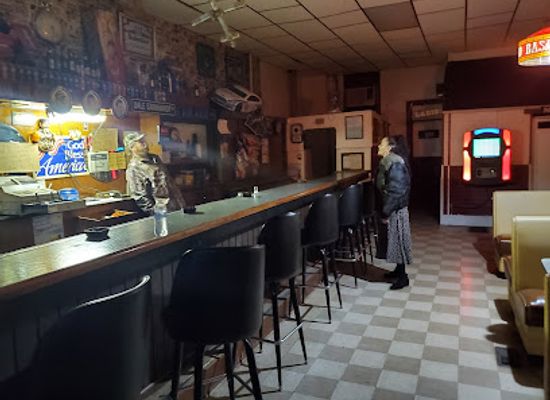 indiana/anderson/bar/don-sherry-s-third-base-pub