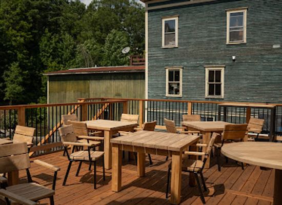 vermont/caledonia-county/bar/headwaters-restaurant-pub