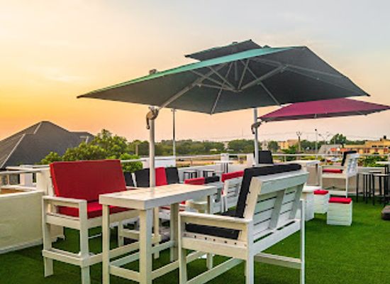 togo/lake-togo-area/bar/i-top-rooftop-lounge