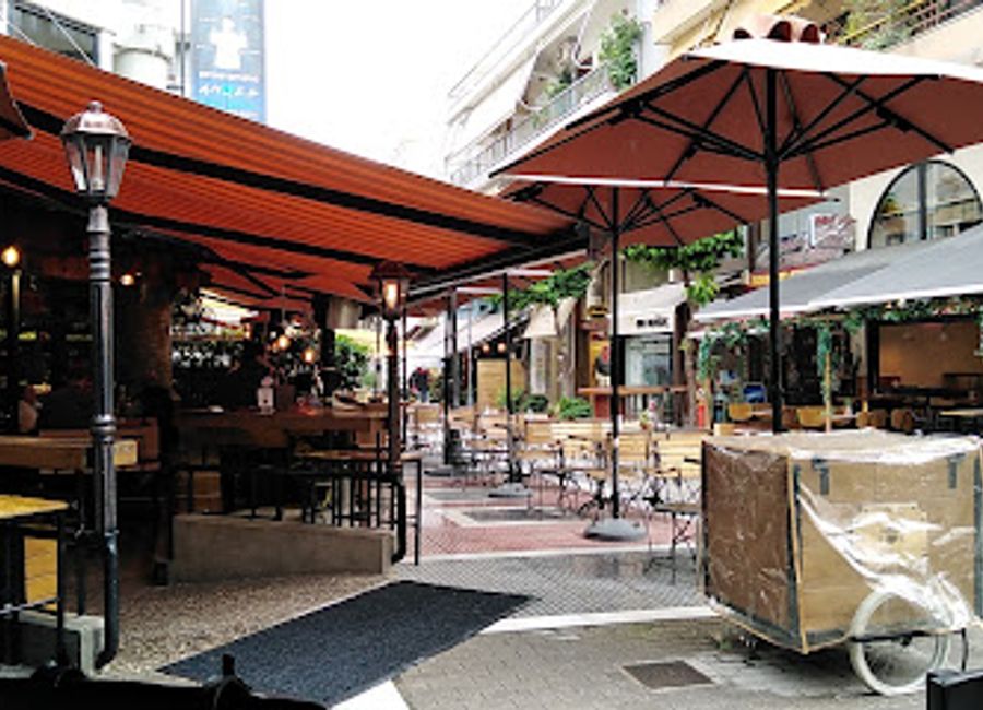 Experience the vibrant nightlife of Volos at Grooove, a stylish bar offering unique cocktails and a lively atmosphere until the early morning hours.