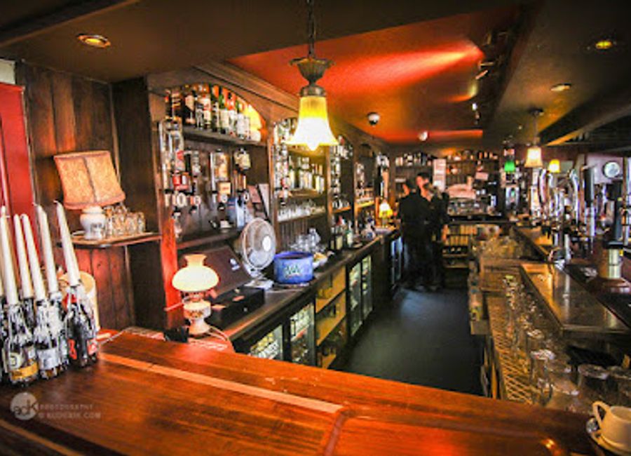 Experience the warmth of Irish hospitality at Fitz's Pub in Doolin, where great drinks and traditional cuisine meet vibrant local culture.