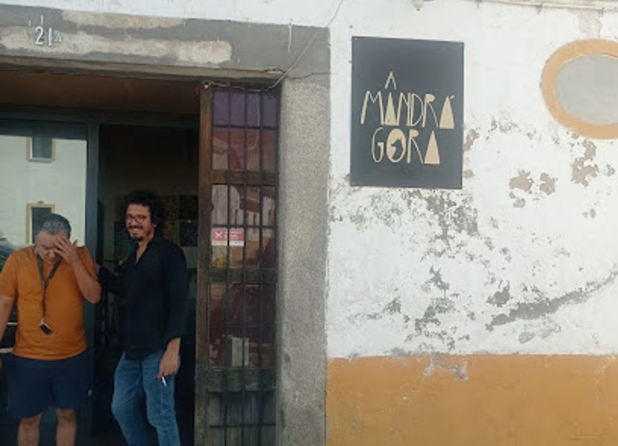 Discover the vibrant nightlife of Évora at Bar A Mandrágora, where exquisite drinks and a lively atmosphere await you.