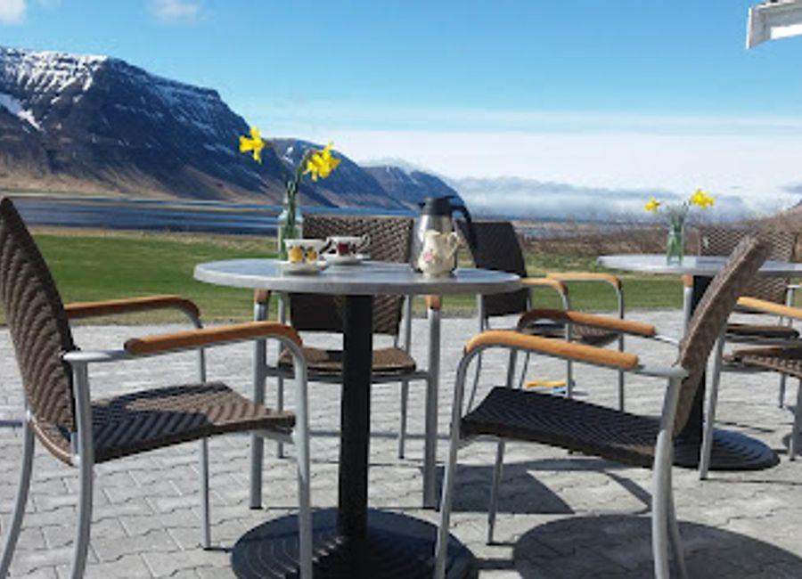 Discover the charm of Kaffi Sól in Flateyri – a perfect blend of cozy ambiance, delightful cuisine, and exceptional coffee in the heart of Iceland.