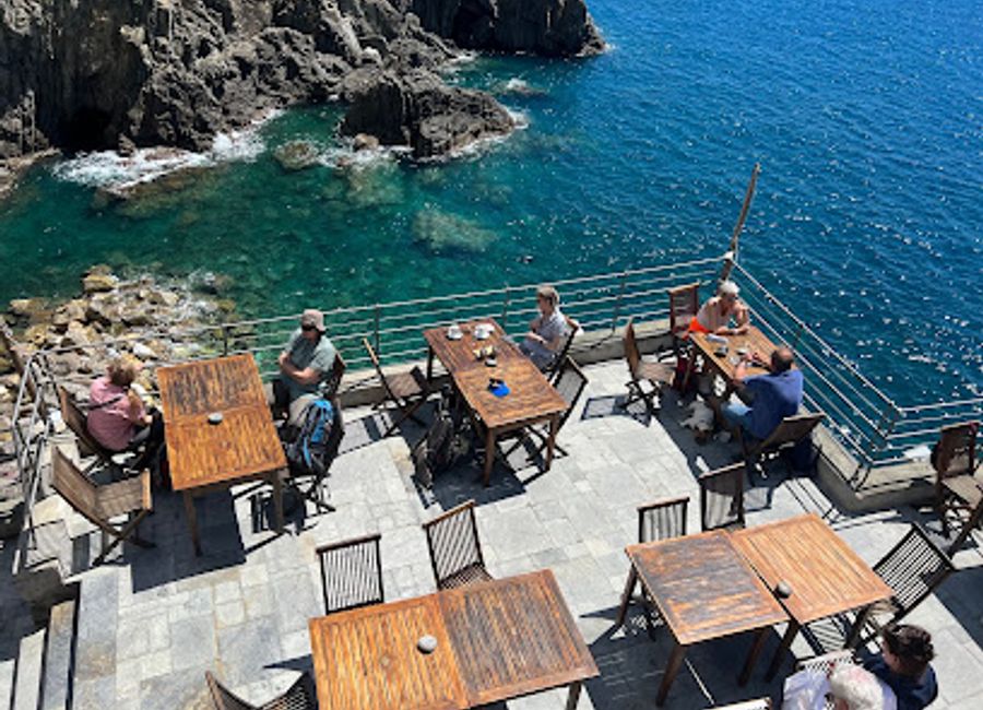 Experience the heart of Italian culture at Bar e Vini a Pié de Ma in Riomaggiore, where exceptional wines meet breathtaking coastal views.