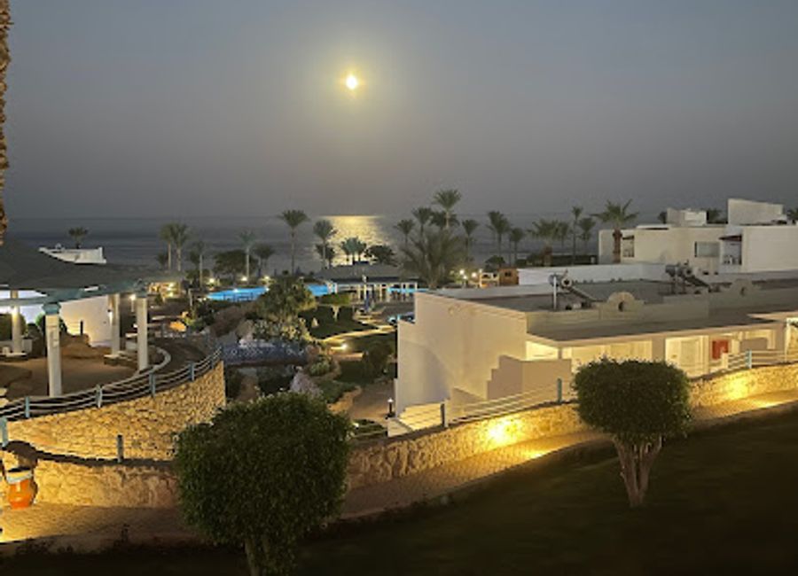 Discover Aqua Bar: Your ultimate seaside retreat in Sharm El Sheikh, offering refreshing drinks and breathtaking views of the Red Sea.