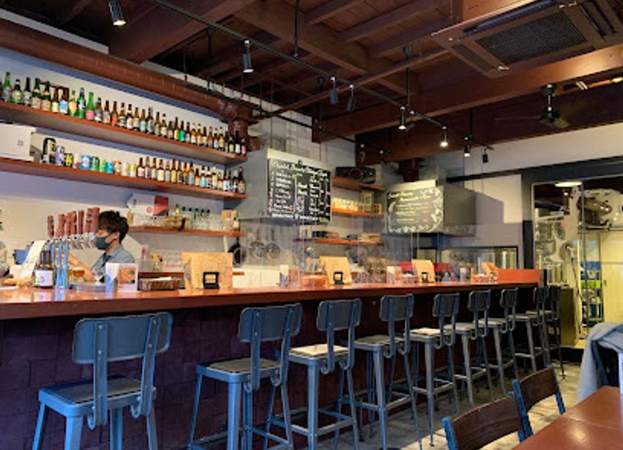 Explore Oriental Brewing: A Craft Beer Paradise in Kanazawa with Unique Brews, Delicious Pizzas, and a Cozy Atmosphere.