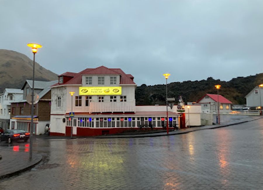 Experience the lively ambiance of Lundinn (Original Puffin Bar), the go-to pub in Vestmannaeyjabær for drinks, games, and local culture.