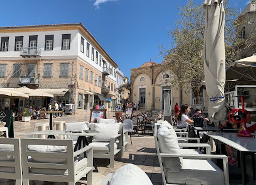 Savor the best grilled dishes in Nafplio at MENTΩR Bar & Grill, where local flavors meet modern culinary excellence.