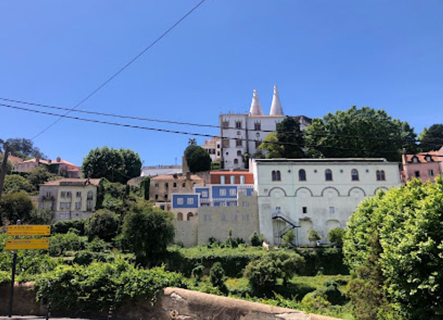 Experience the lively ambiance of Centro in Sintra, where local culture, fine drinks, and vibrant entertainment converge in a picturesque setting.