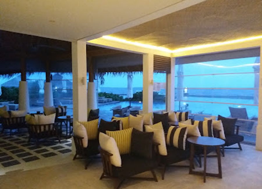 Discover the vibrant nightlife and exquisite cocktails at Kuda Rah Glow Bar in Kunburudhoo, the perfect tropical retreat for socializing and relaxation.