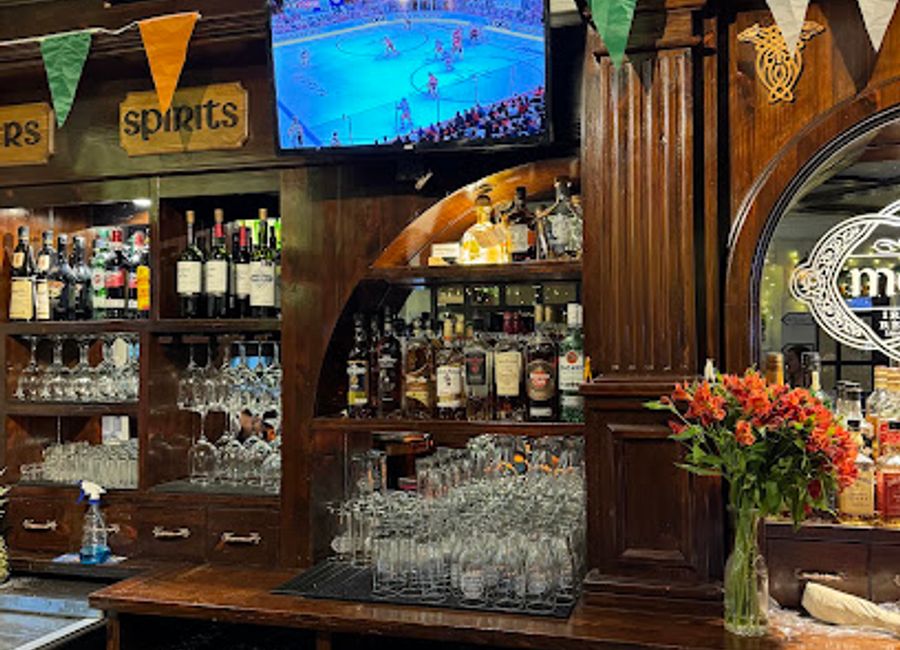 Experience the warmth of Irish hospitality at Molly's Irish Bar and Restaurant in Cusco, where delicious cuisine meets vibrant entertainment.