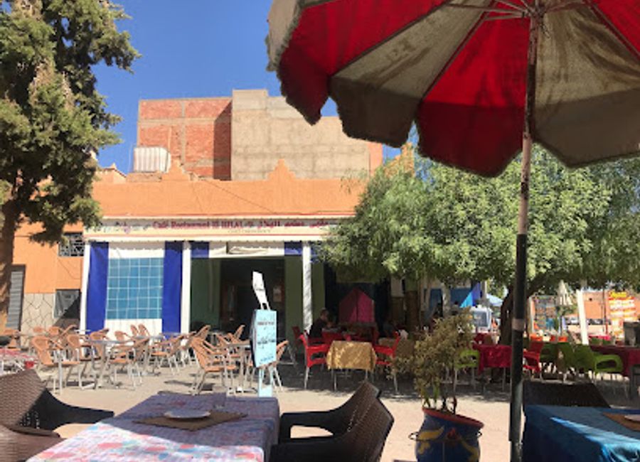 Experience the flavors of Morocco at Café Restaurant AL-HILAL in Tinghir, where delicious grill dishes and a warm atmosphere await you.